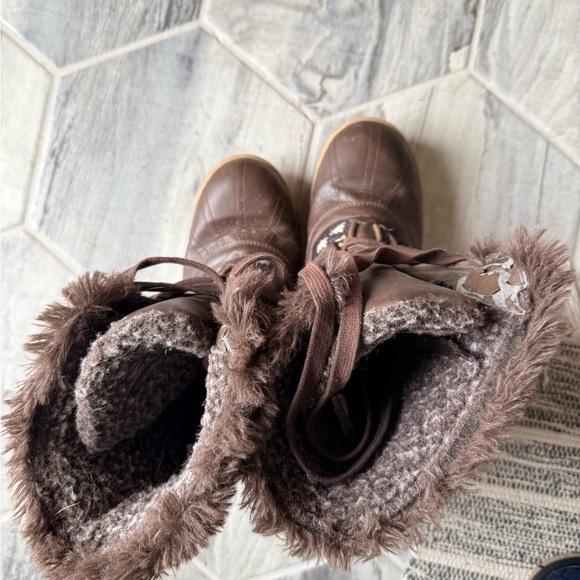 Sorel Brown and Red Knit Pattern Boots - Picture 2 of 3